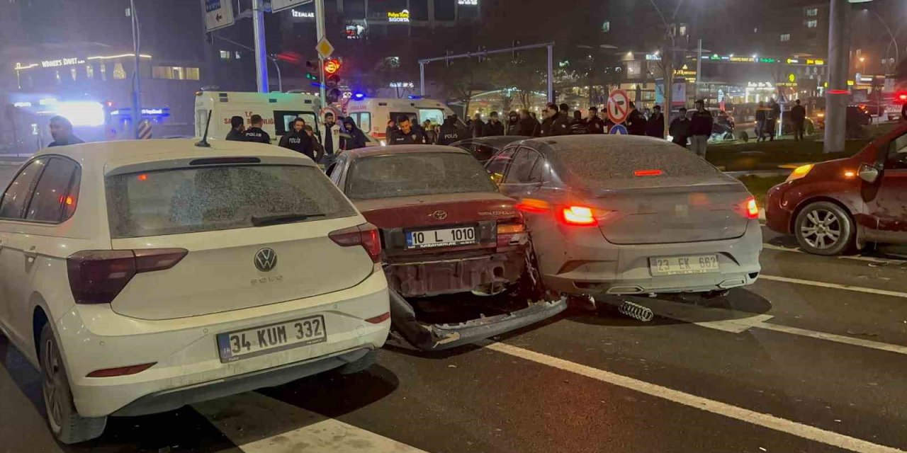 Elazığ’da zincirleme trafik kazası: 2 kişi yaralandı
