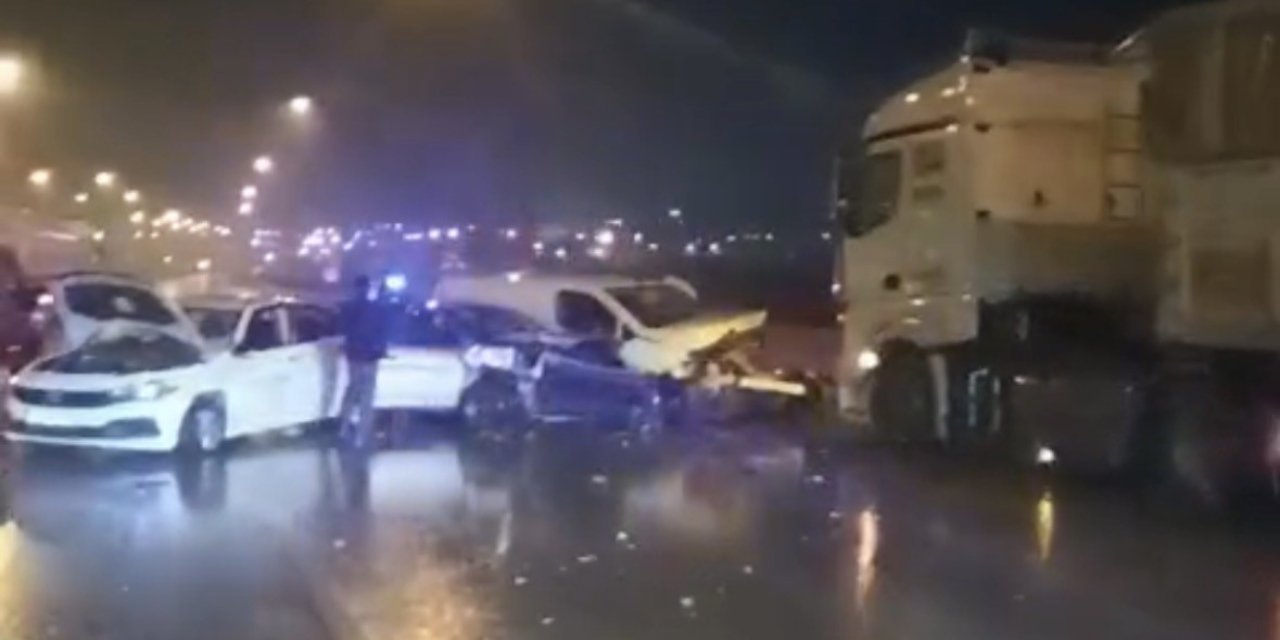 Tarsus-Adana-Gaziantep Otoyolu’nda 12 aracın karıştığı zincirleme kaza: 13 yaralı