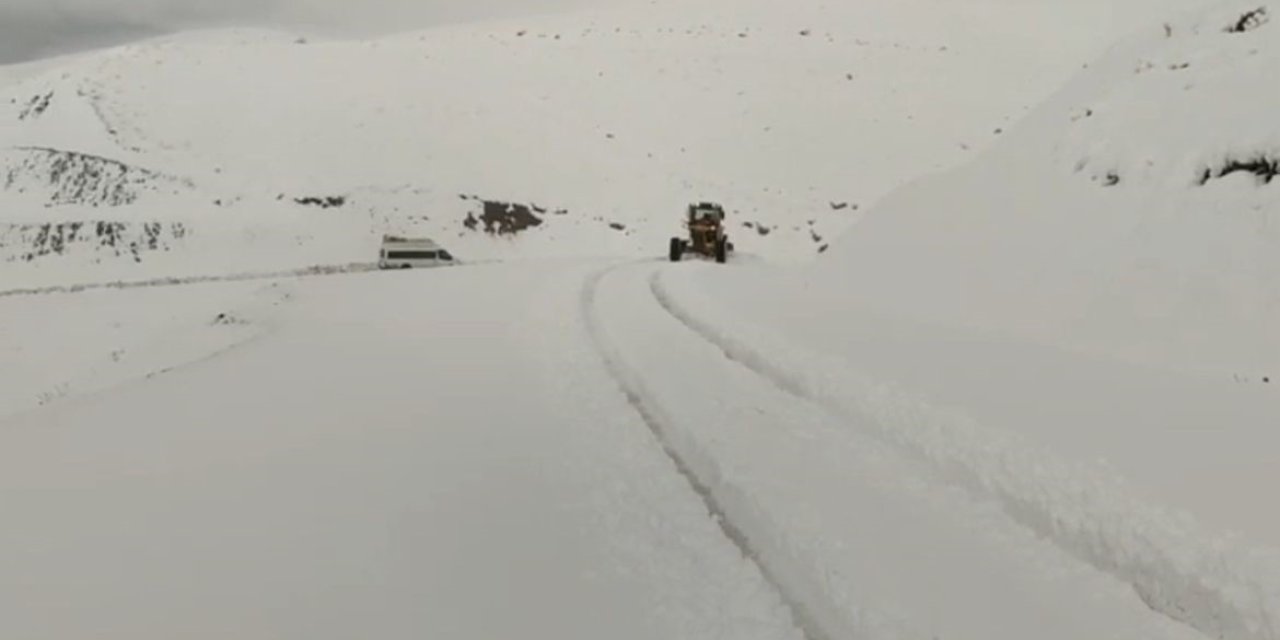 Siirt’te araçlar yolda mahsur kaldı