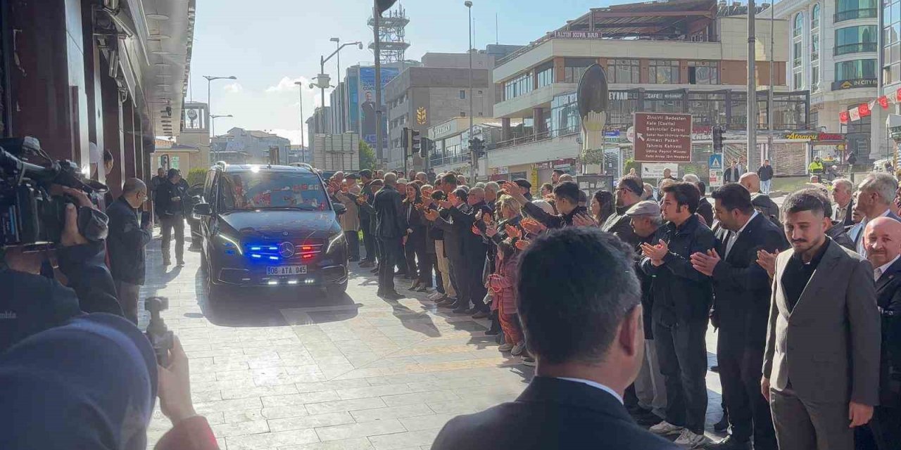 CHP Genel Başkanı Özel Gaziantep’te partililerle buluştu