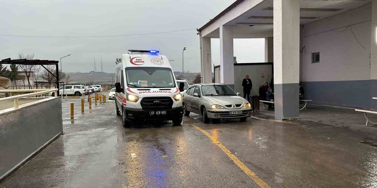 Siverek’te otomobil ile traktör çarpıştı: 5 kişi yaralandı