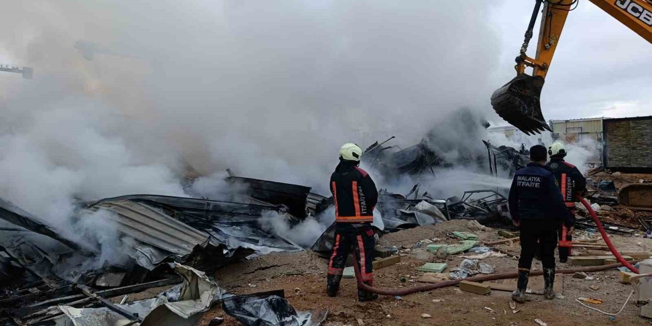 Malatya’da inşaat işçilerinin kaldığı şantiyede yangın çıktı