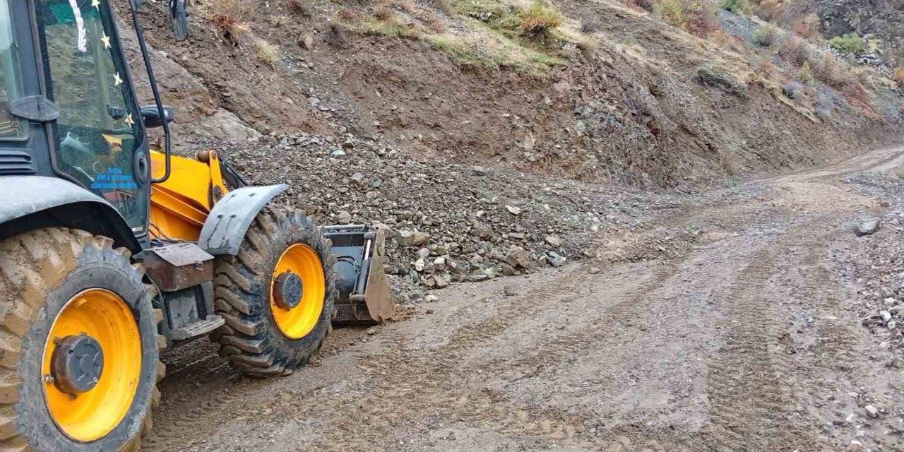 Siirt’te sağanak yağış heyelana yol açtı