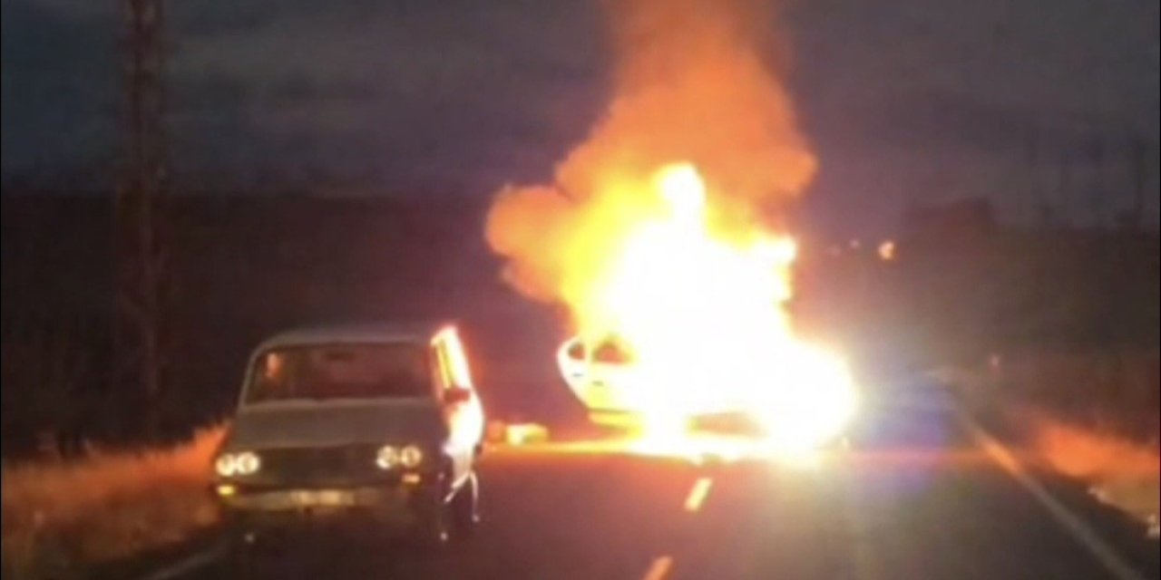 Hilvan’da alev alan otomobil bomba gibi patladı