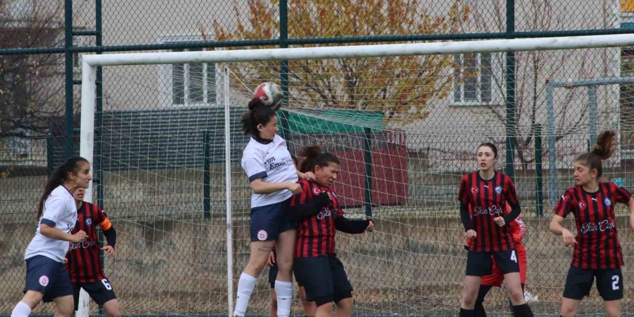 Erzincan’ın kızları Ağrı’ya 5-0 mağlup oldu