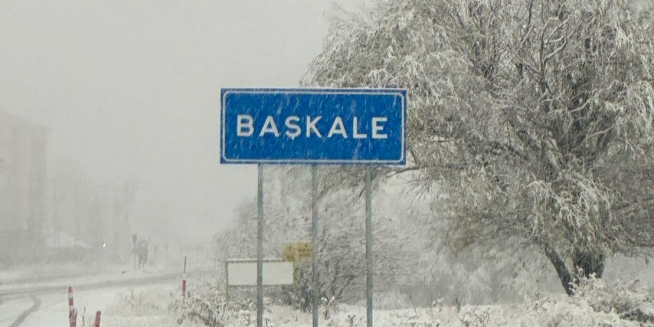 Başkale karla beyaza büründü