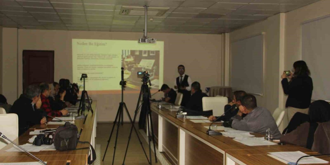 Basın mensuplarına "Bağımlılıkla Mücadele ve İntiharı Önleme" eğitimi verildi