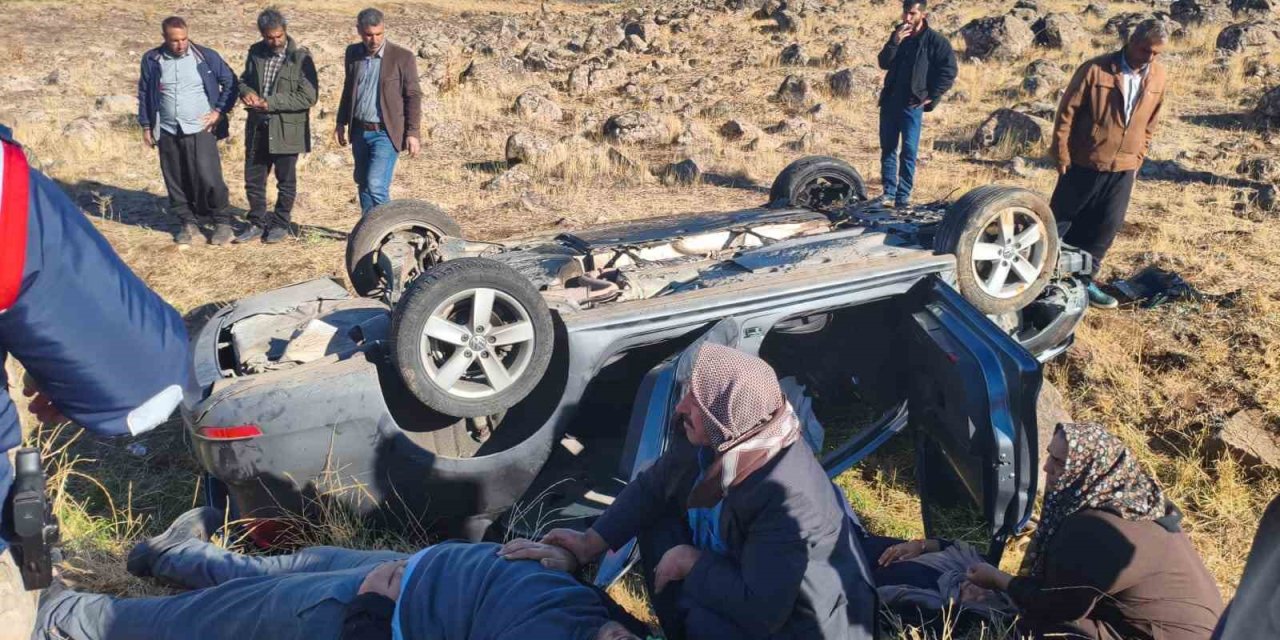 Şanlıurfa'da takla atan otomobilde aynı aileden 4 kişi ağır yaralandı