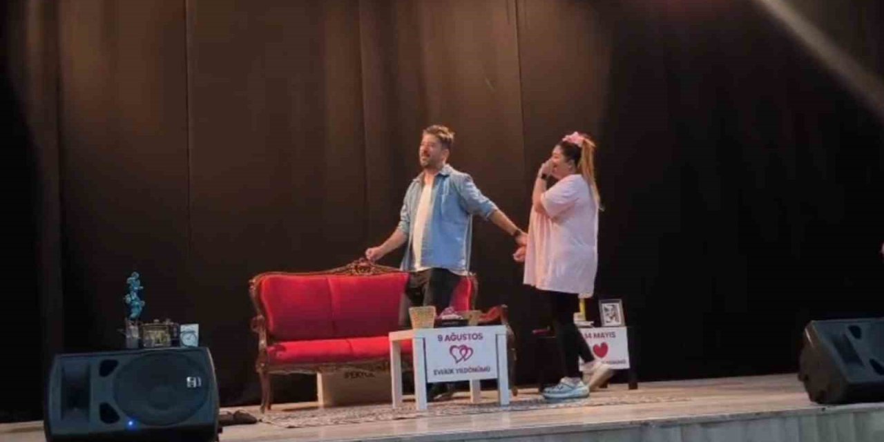 Ağrı’da "Ruh öküzüm" tiyatro oyunu ilgi gördü