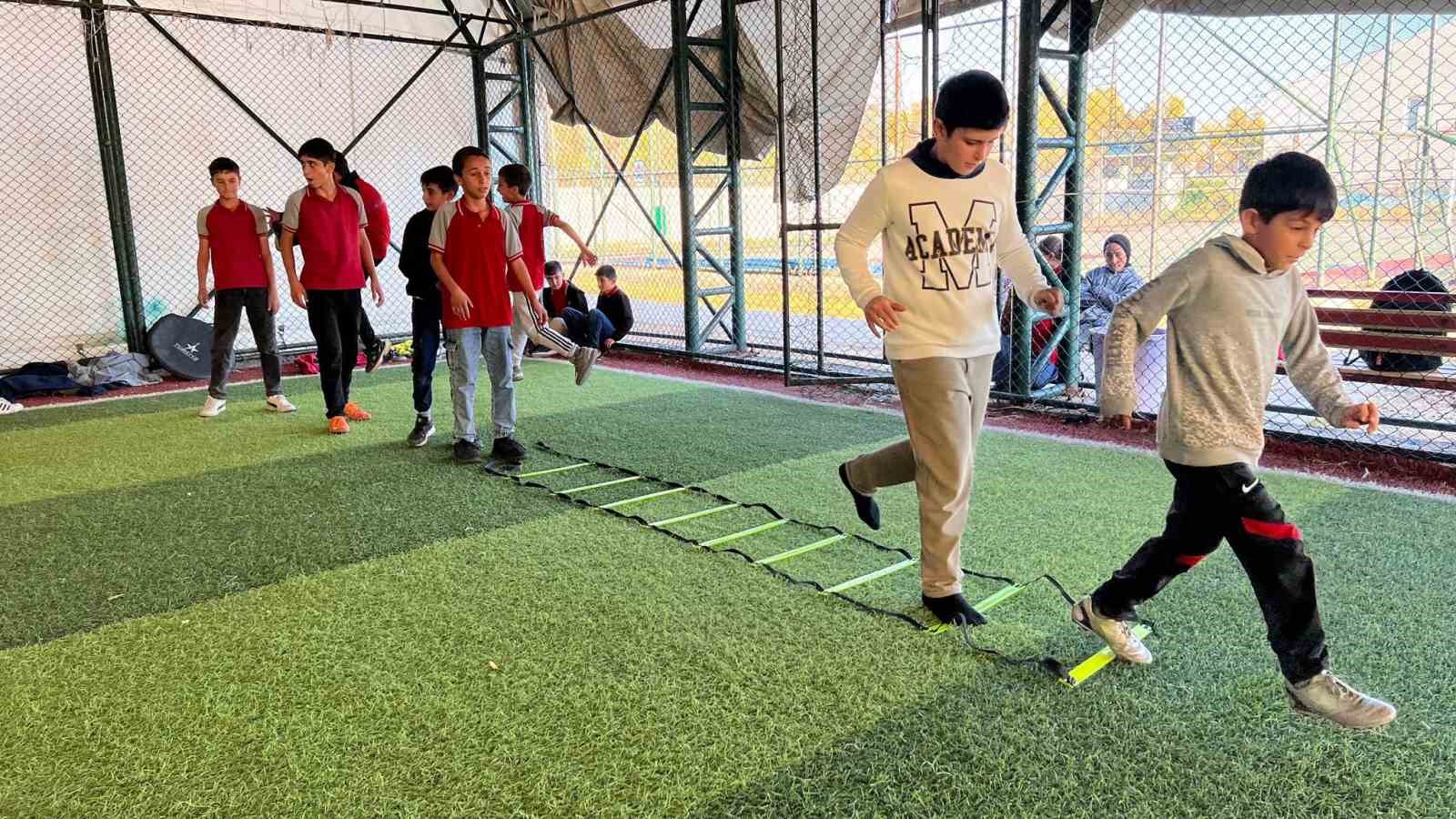 Varto’da futbol kursu sürüyor