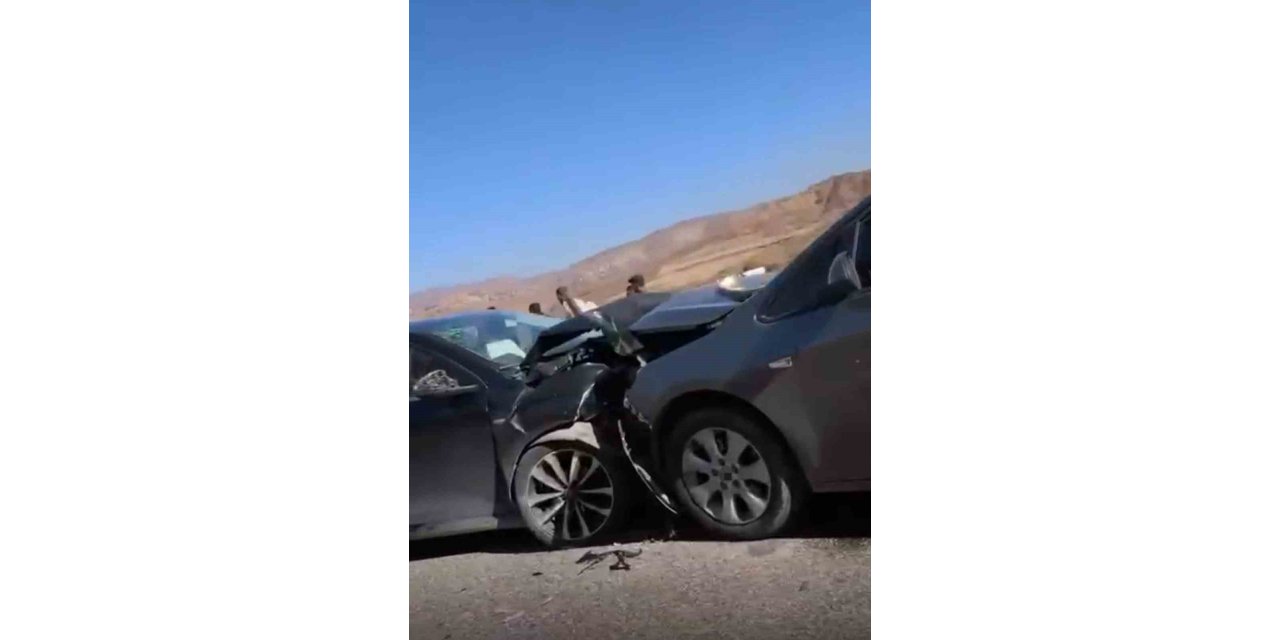 Siirt’te otomobiller çarpıştı: 4 yaralı