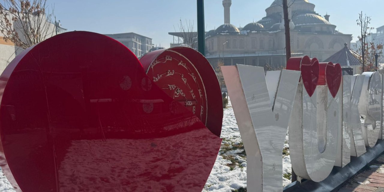 Yüksekova tanıtım yazısına zarar verildi