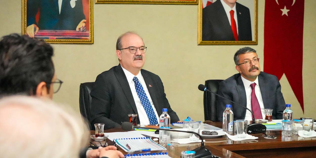 Bakan Yardımcısı Serdar Çam Hakkari’de EDEP toplantısına katıldı ve Valiliği ziyaret etti