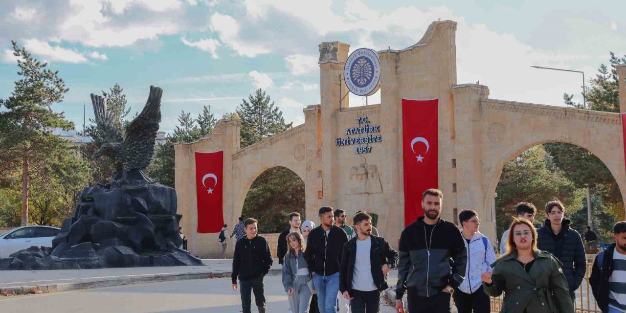 Atatürk Üniversitesi Kalkındırma Vakfı, 2025-2026 eğitim-öğretim yılı burs başvurularını açtı
