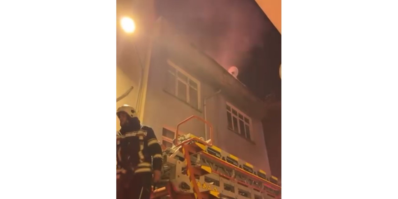 Elazığ’da 4 katlı apartmanda yangın çıktı