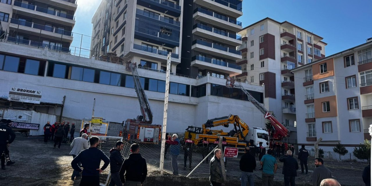 Van'da 7 katlı binanın otoparkında yangın; 29 kişi dumandan etkilendi
