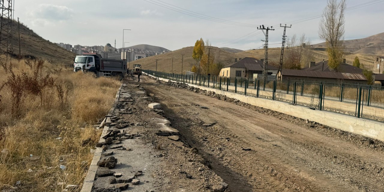 Pizok TOKİ’de yol çalışması: “Kış gelmiş olmasına rağmen yol çalışmaları sürmeli”