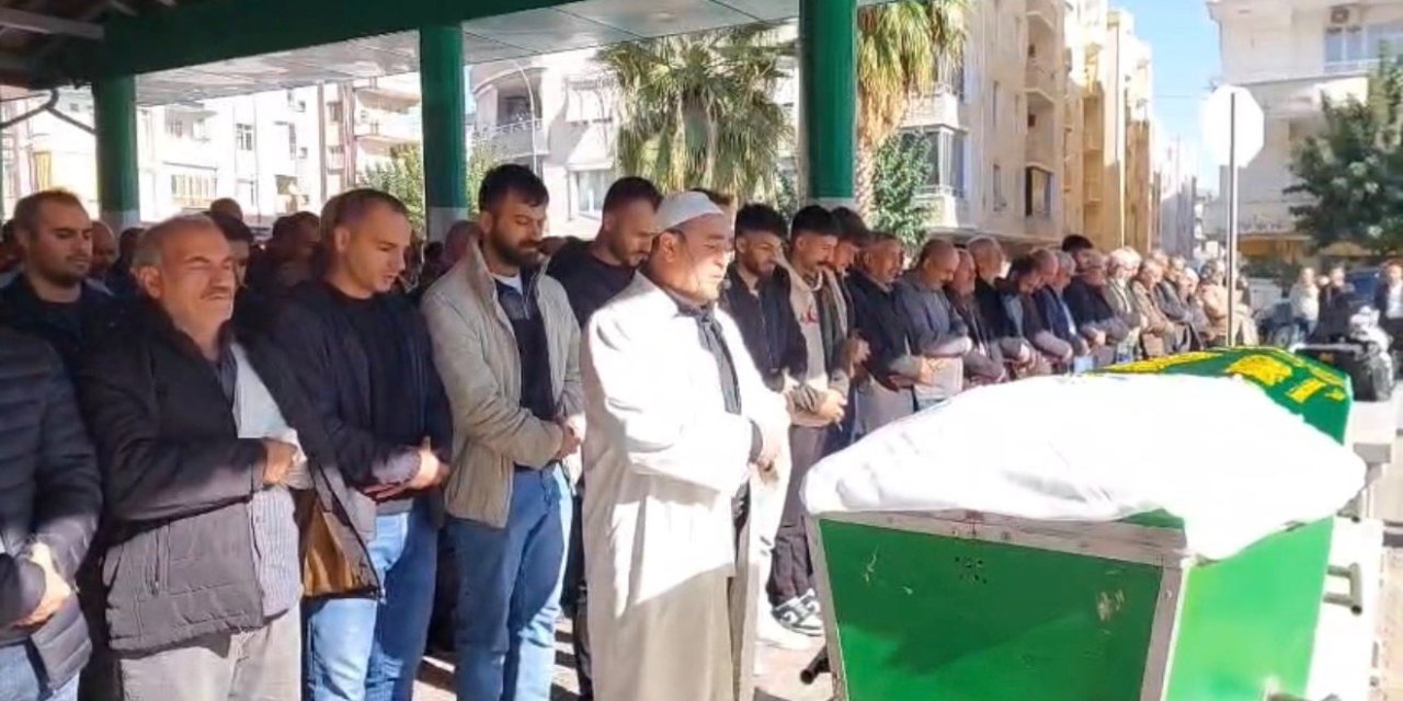 Devrilen otomobilde hayatını kaybeden kadın, memleketinde Gaziantep'te defnedildi