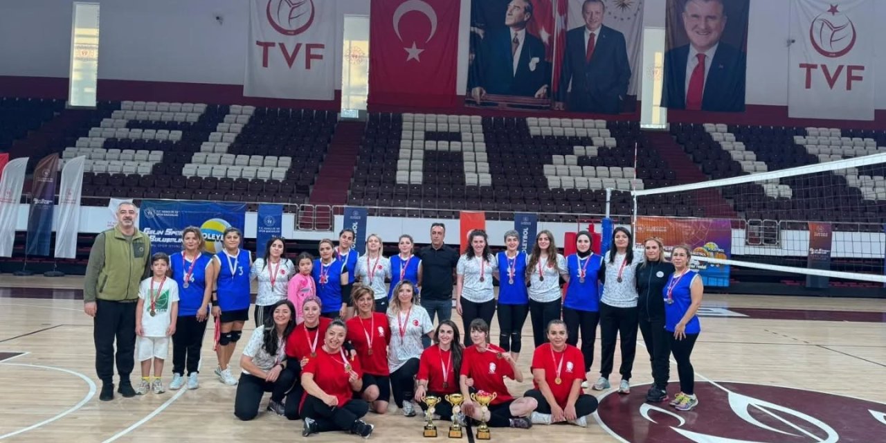 Erzurum Valiliği Kadın Voleybol Takımı şampiyonluğa uzandı