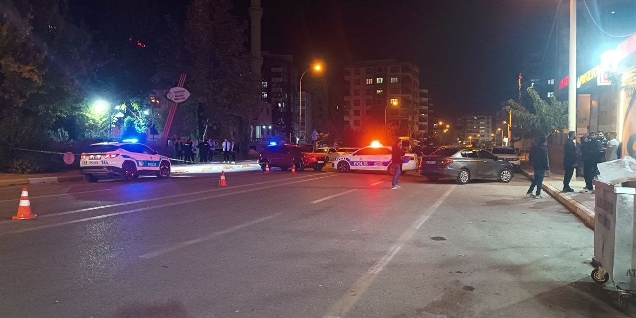 Şanlıurfa’da cadde ortasında silahlı kavga kameralara yansıdı: 2 ağır yaralı