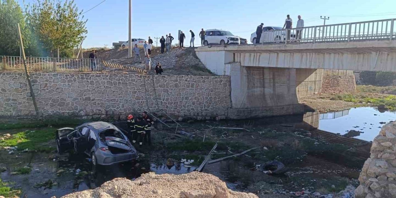 Mardin’de otomobil dere yatağına devrildi: 1 kişi hayatını kaybetti