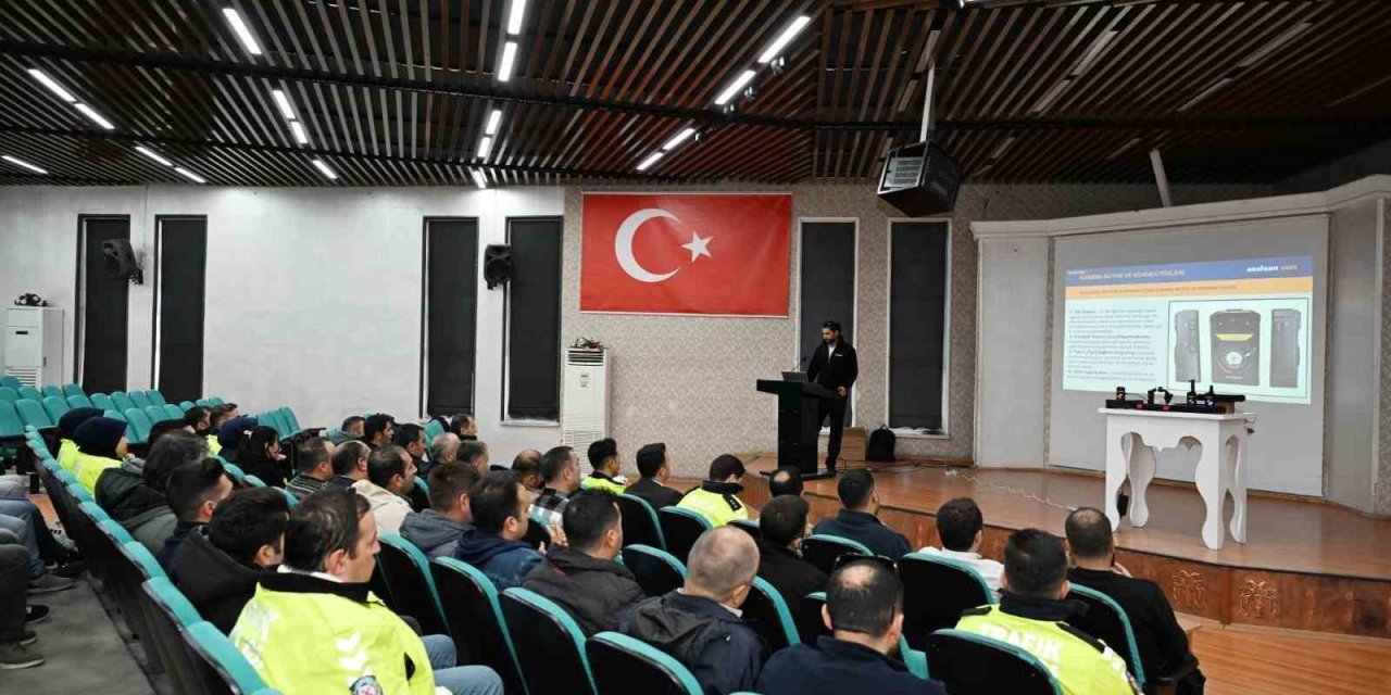 Erzincan’da trafik ekiplerine yeni nesil yaka kamerası eğitimi