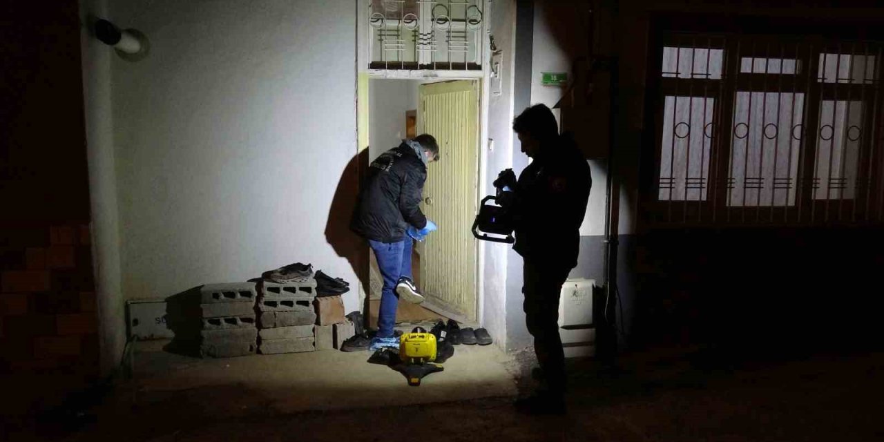 Sofra bezi silkelerken düşerek yaralanan ve kalbi duran kadın hayata döndürüldü