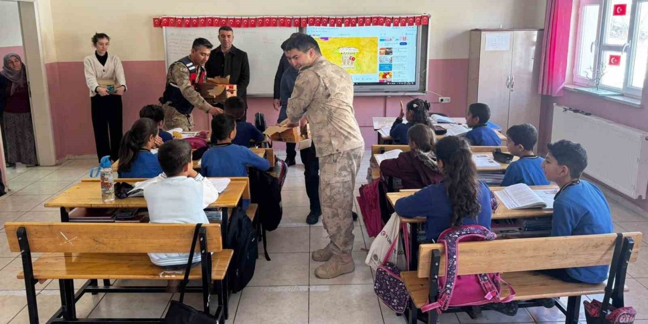 Öğretmen-veli dayanışması Hakkari'nin Bay Köyü'nde örnek oldu