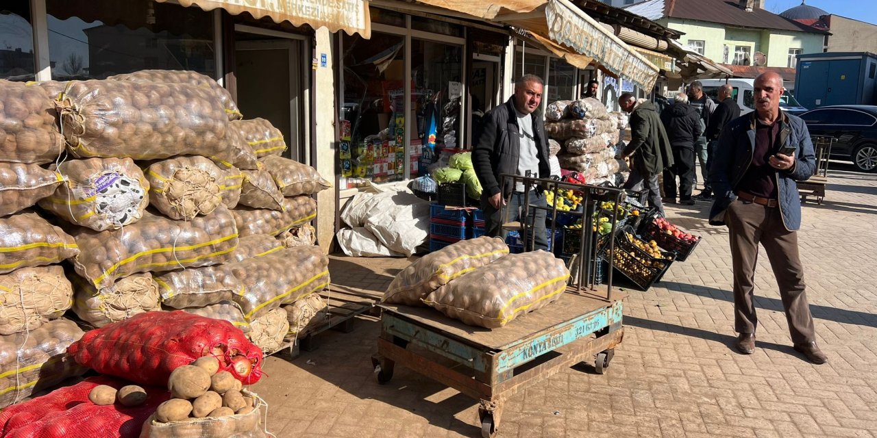 Yüksekova'da kış hazırlığı: Vatandaş patatese yöneldi
