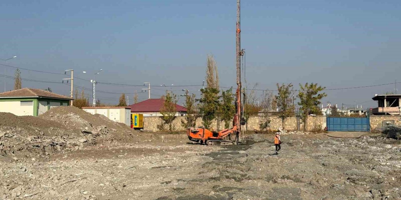 Iğdır’da birçok branşta sporların yapılacağı salonun temeli atıldı