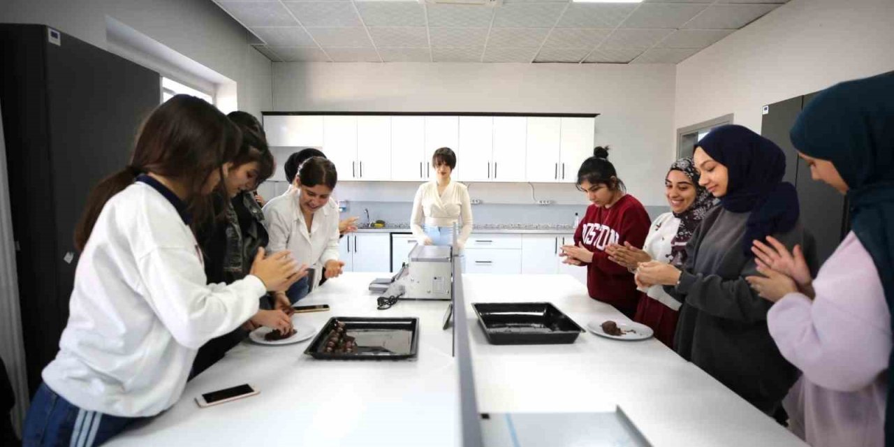 Şanlıurfa'da kadınlar aldıkları eğitimle hayallerine ulaşıyor
