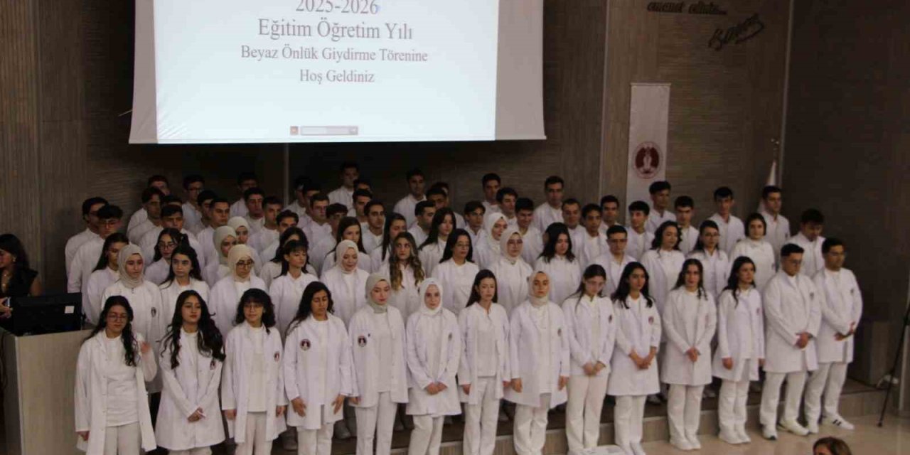 FÜ’de beyaz önlük giyme töreni yapıldı