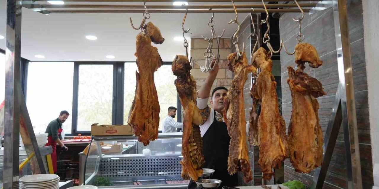 Muş’ta 15 yıllık ustalıkla büryan geleneği sürüyor