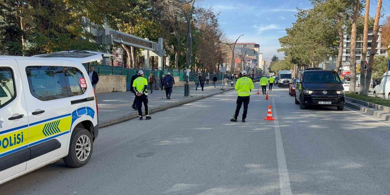 Tatvan’da kış lastiği denetimleri sürüyor