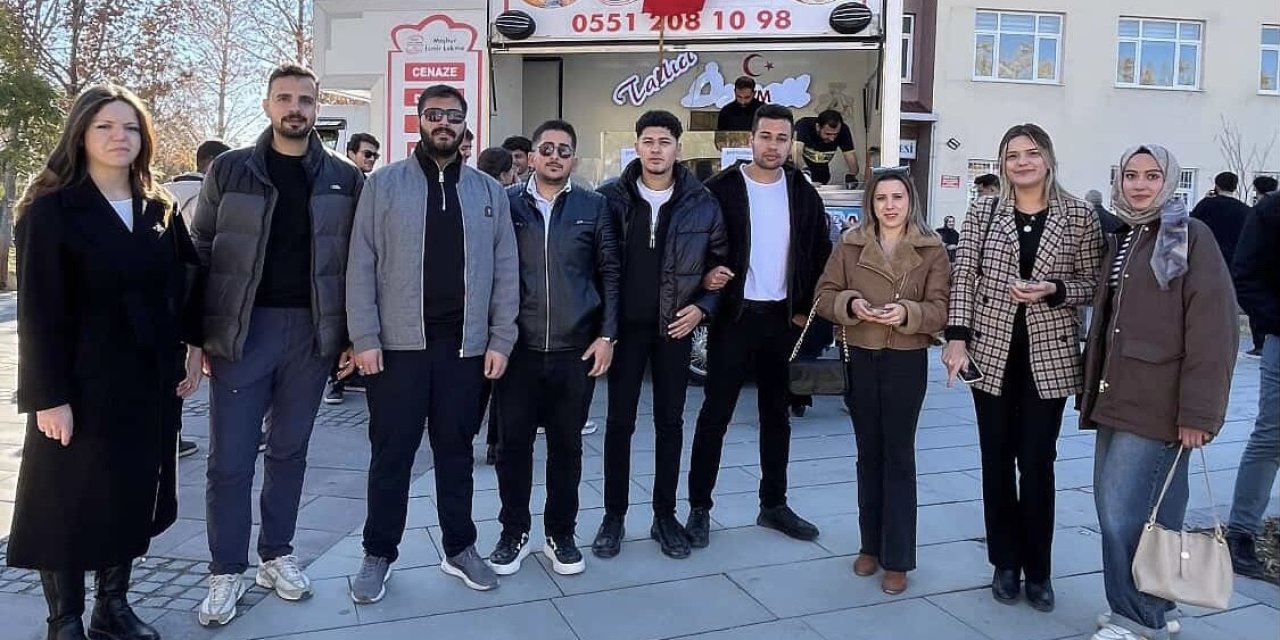 Van’da üniversite öğrencilerinden 20 şehit için anlamlı etkinlik