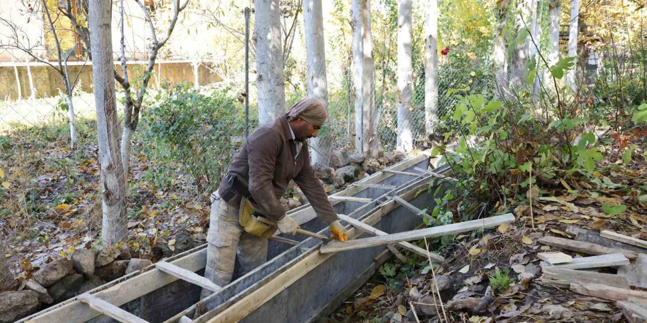 Mardin Büyükşehir Belediyesi Savur’da 600 metrelik sulama kanalını yeniliyor
