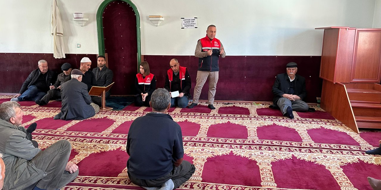 Yüksekova Tarım ve Orman Müdürlüğü ekipleri üç köyde üreticilerle buluştu