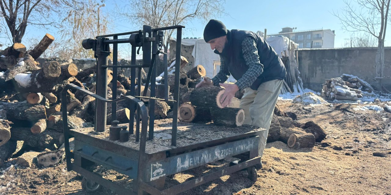 Yüksekova’da kesilmiş odunun fiyatı 11.500 TL’yi buldu