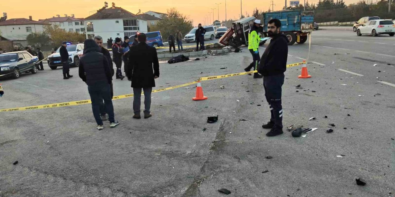 Kazada savrulan araç yayaya çarptı: 1 ölü, 2 yaralı