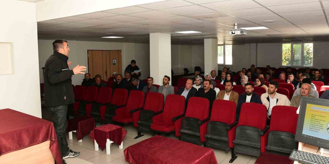 Çatak'ta servis şoförleri ve rehber personellere iş sağlığı ve güvenliği eğitimi verildi