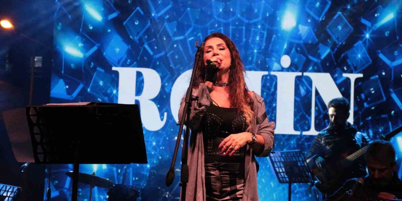 Rojin Cizre’de konser verdi