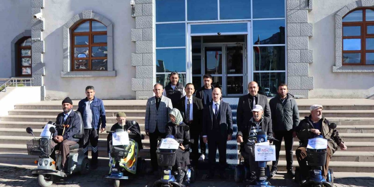 Akülü araçlarına kavuştular