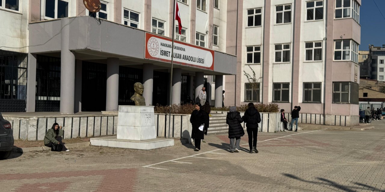 ATA AÖF ara sınavları Yüksekova’da iki merkezde yapılıyor