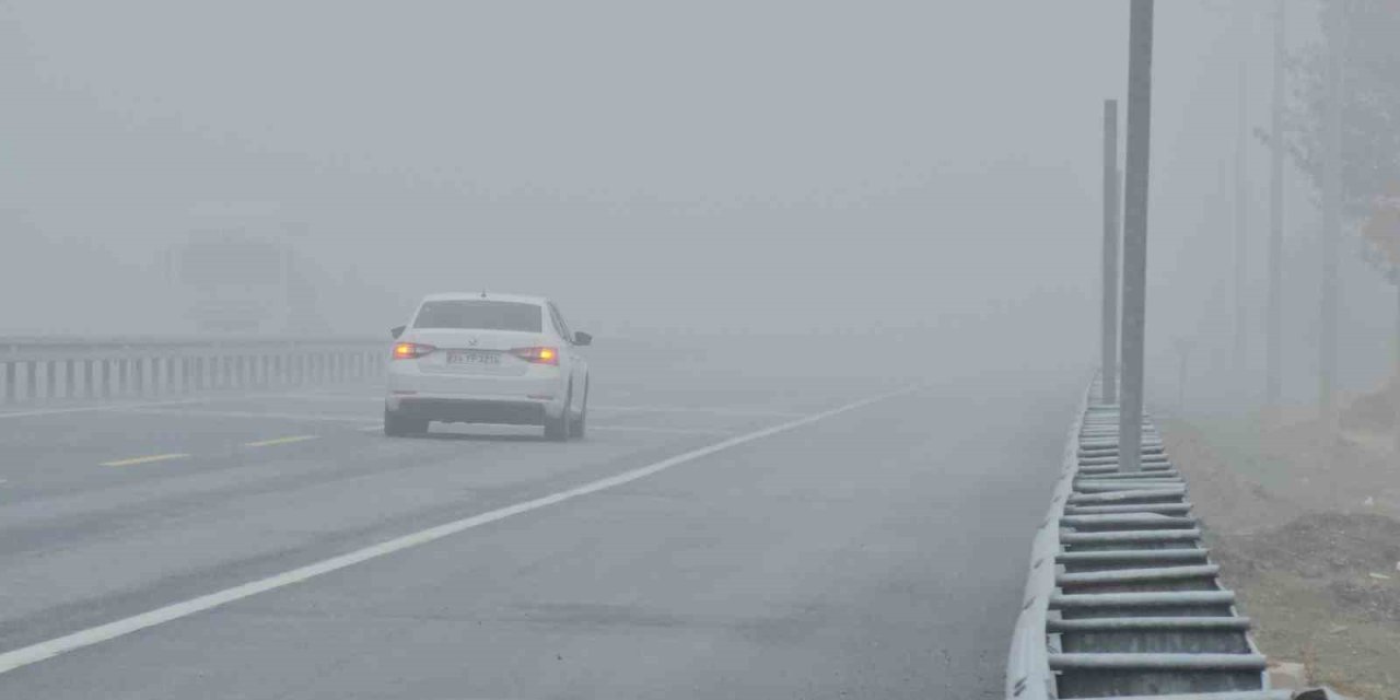 Bitlis’te yoğun sis etkili oldu: Görüş mesafesi sıfıra düştü