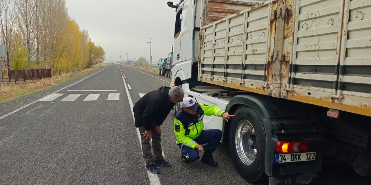 Muş'un Bulanık ilçesinde kış lastiği denetimi yapıldı