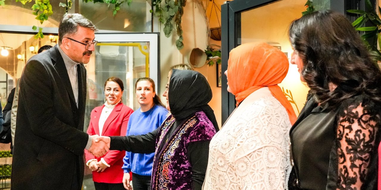 Trabzon kafilesi Hakkari’de Vali Çelik ile bir araya geldi