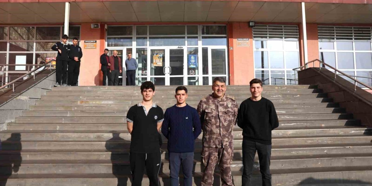 Emniyet müdürü Karaburun, okul önlerindeki uygulamaları denetledi