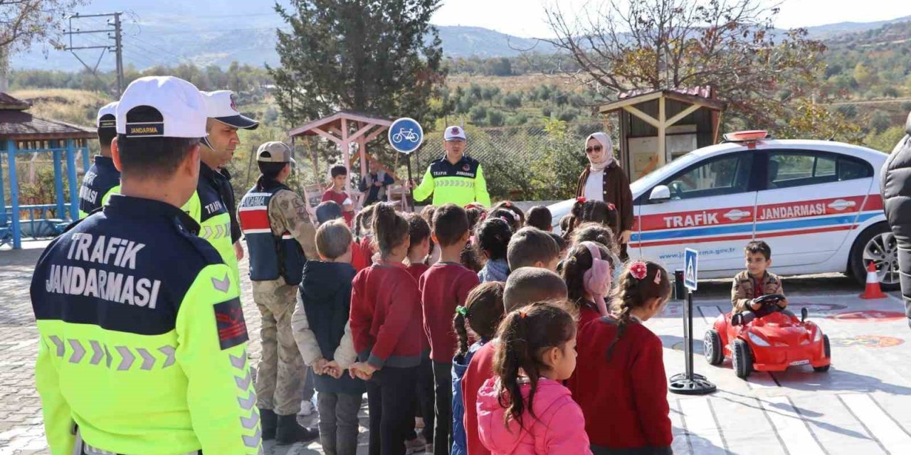 Kilis’te öğrencilere trafik eğitimi verildi
