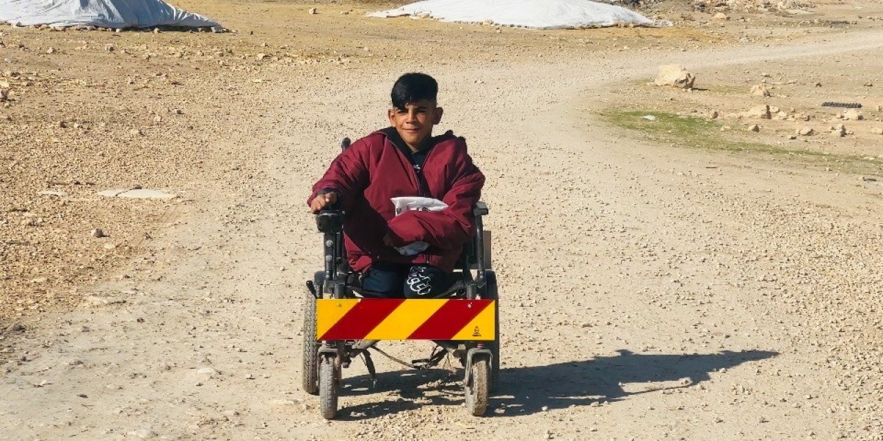 Şanlıurfa'da jandarma engelli gencin reflektör talebini yerine getirdi