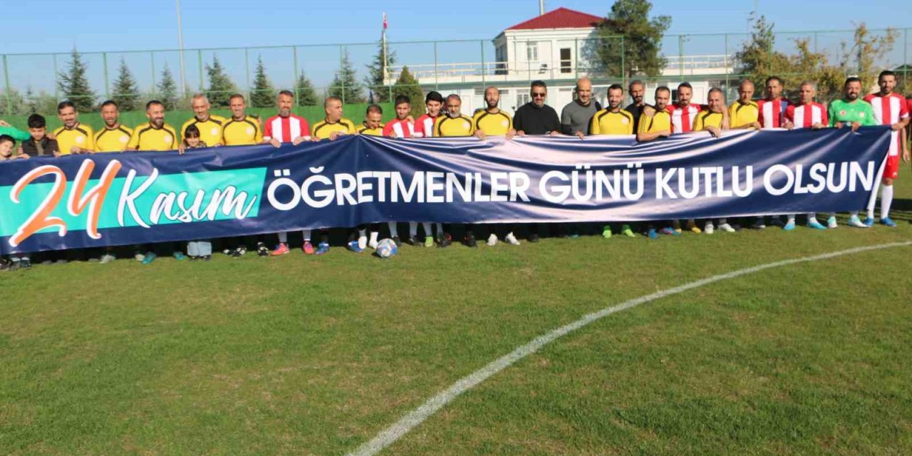 Diyarbakır’da 24 Kasım Öğretmenler Günü kapsamında dostluk maçı yapıldı